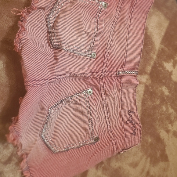 Shorts - Picture 2 of 4